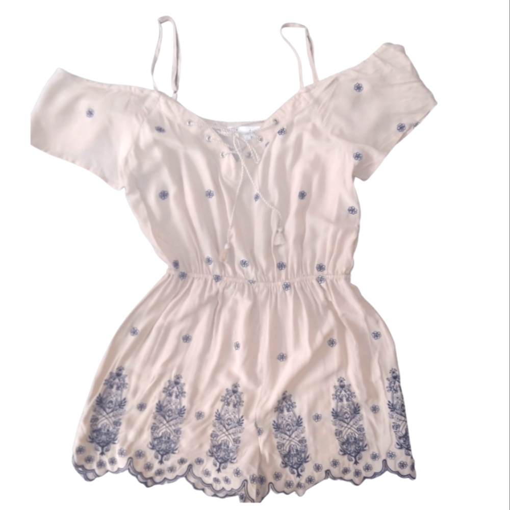 Love Tree Off-Shoulder Romper with embroidery